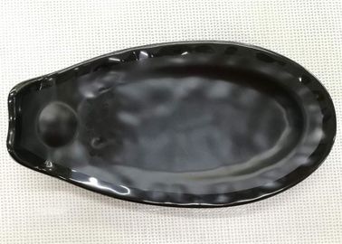 Il padellame della porcellana del peso 384g di lunghezza 25cm mette la piastrina nera della melammina di Barca-forma