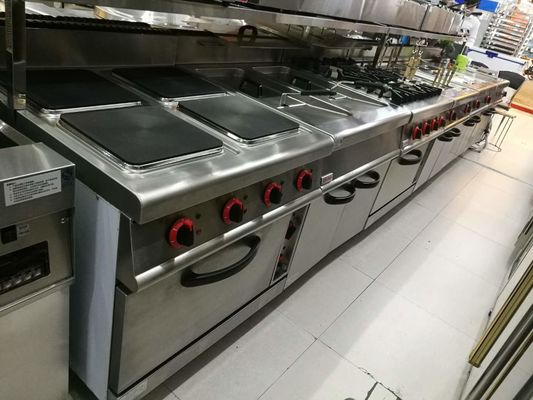 Apparecchiature da cucina occidentali commerciali Stufa a gas 4 Bruciatore con forno